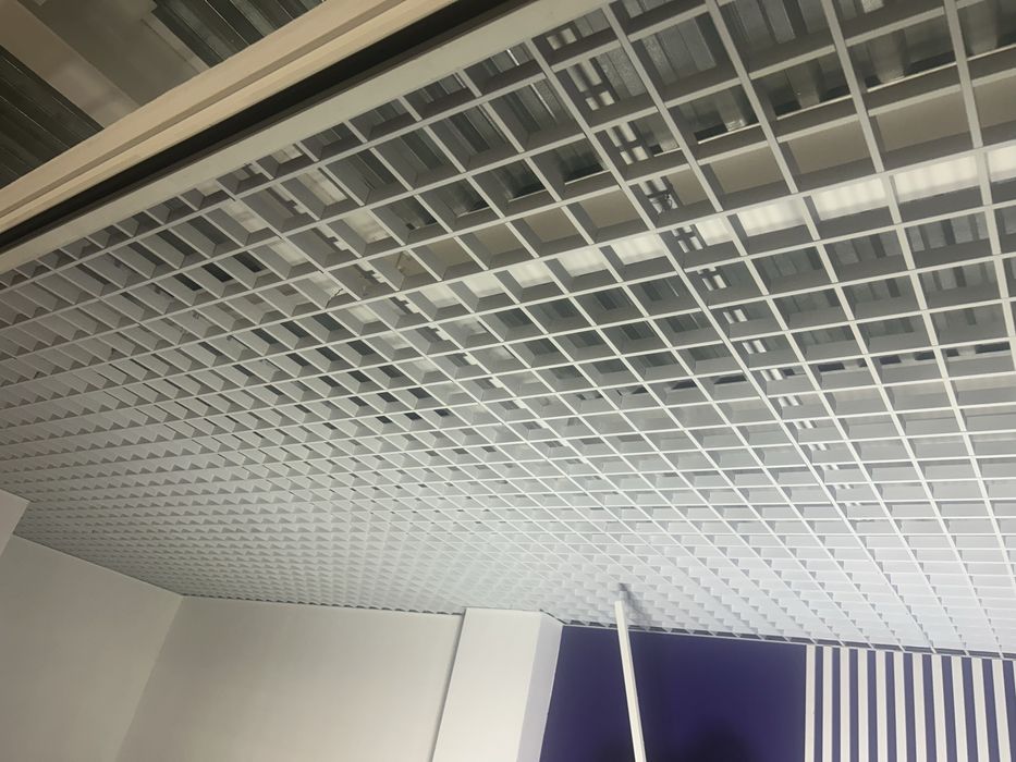 Грильято полвесной потолок