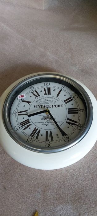 Часы настенные металлические