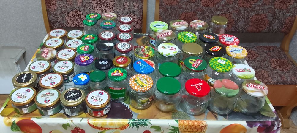 Банки с винтовыми крышками по 50 тенге