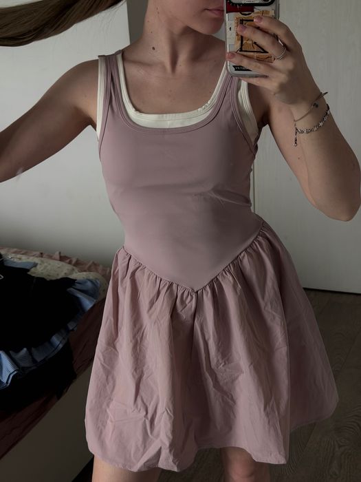 Rochie sport Varsitie + pantaloni scurți (set)