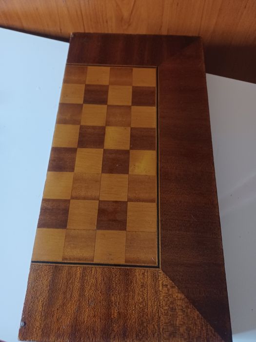 Българска дървена лак табла и шах за игра