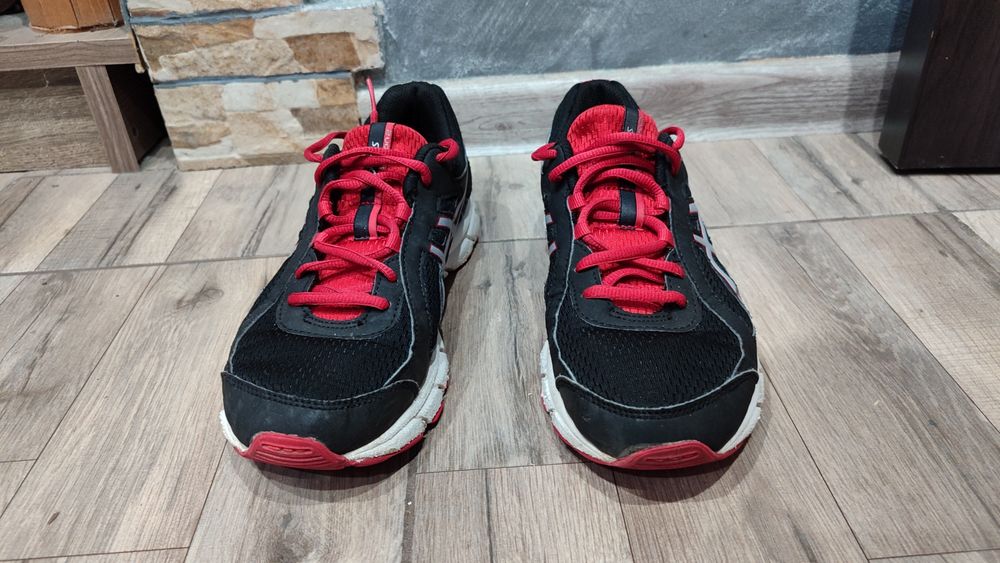 Маратонки ASICS номер 39