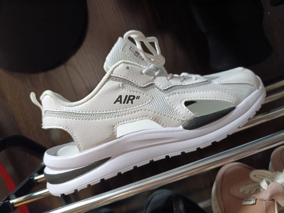 Кроссовки 40р 7000тг