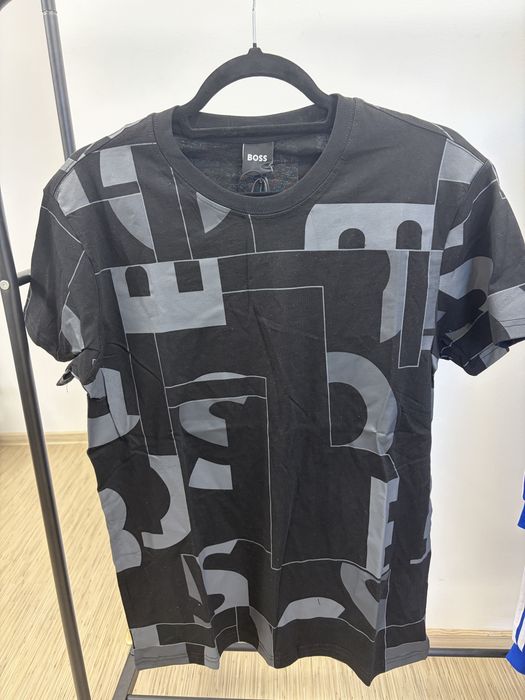 Tricou Boss  mărimea M nou cu eticheta