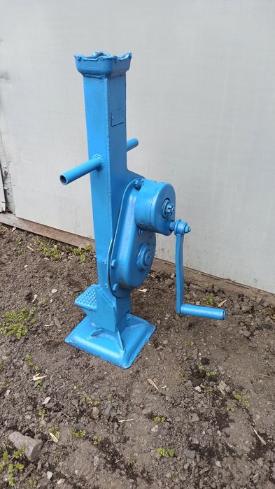 Продам домкрат реечный.