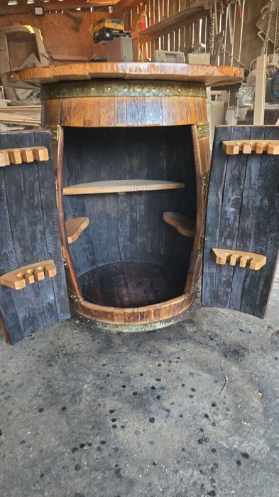 Butoi tip bar cu uși de vizitare