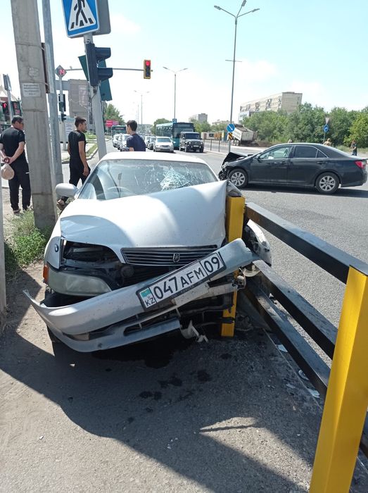 тойота  марк2  90й   на  разбор