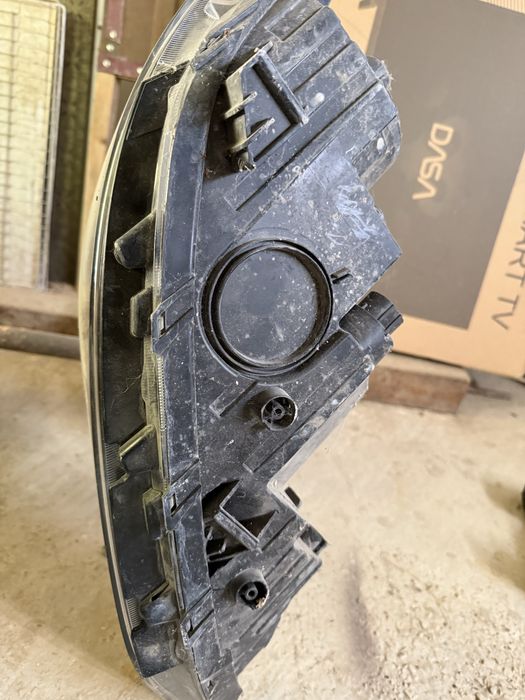 Фара передняя левая