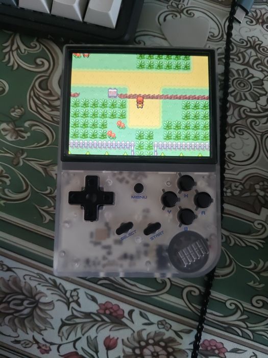 Anbernic rg35xx cu carcasa