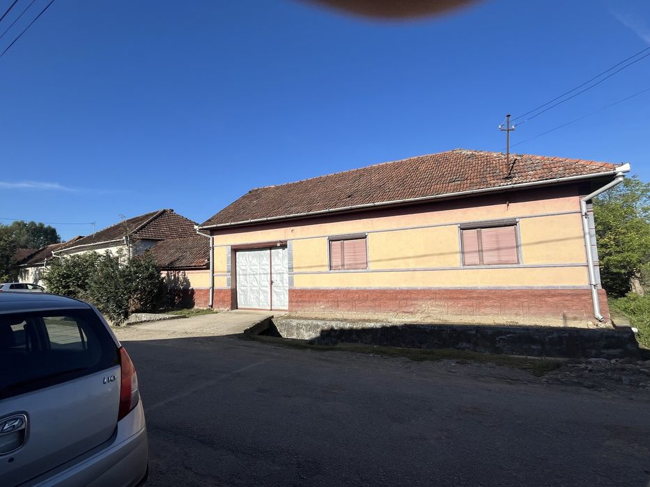 Casa de vanzare sat Petrani