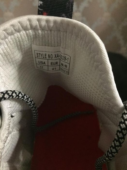 кроссовки новые.