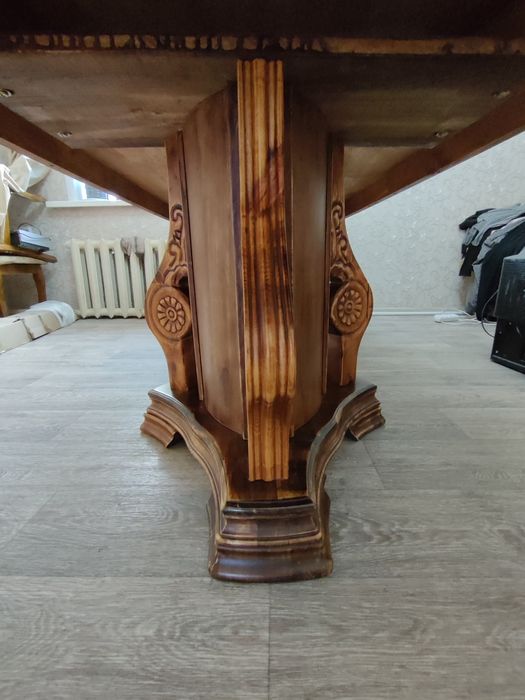 Стол из массива дерева