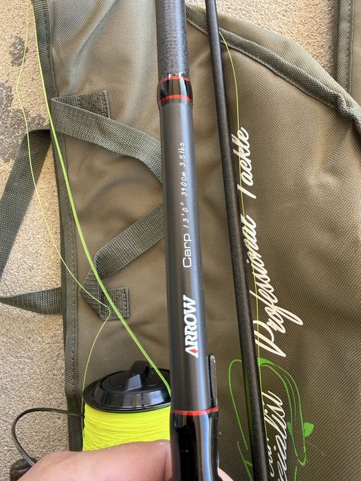 Set 2 lansete pentru crap, arow f5 max 390 cu mulinete okuma costum black CB-80