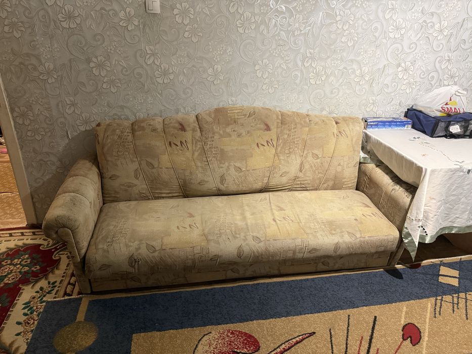 Продам диван ,для дачи подойдет
