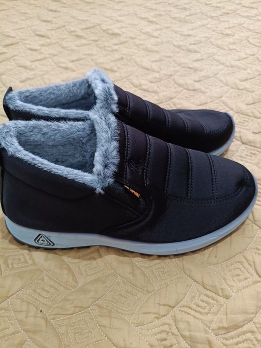 Кроссовки женские утеплённые