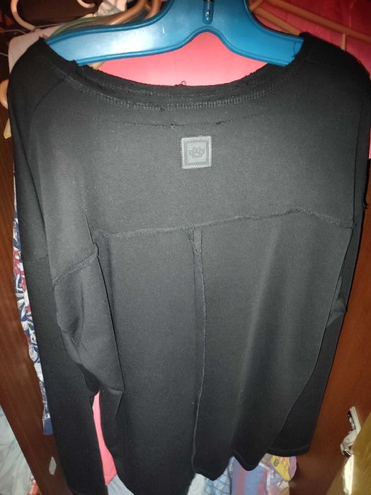 Тениска с дълъг ръкав, размер M, изключително стилна