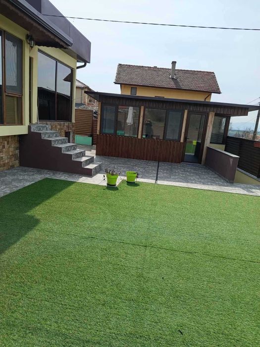 Продавам къща в гр. Костинброд