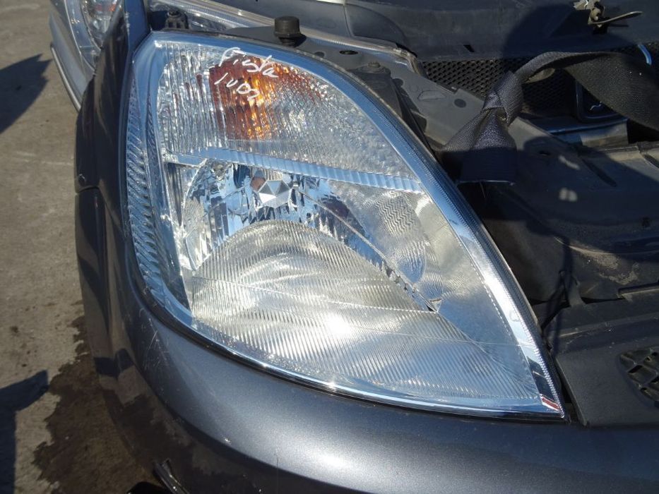 Fata completa Ford Fiesta din 2003 volan pe stanga