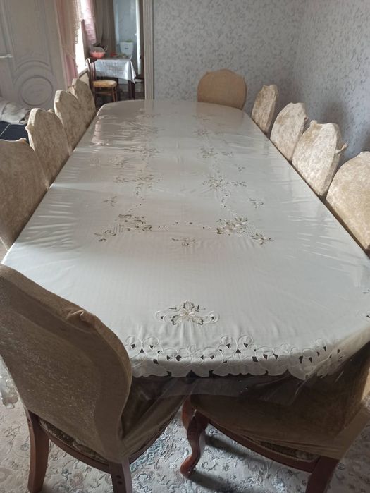 Продается стол со стульями