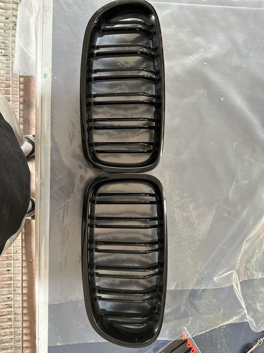 Vand grile duble BMW F10 Negru lucios
