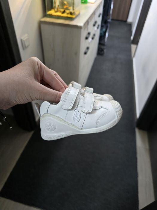Vand pantofi piele Biomecanics albi - marime 22
Pantofi copii baieti din 
Pantofi copii baieti din