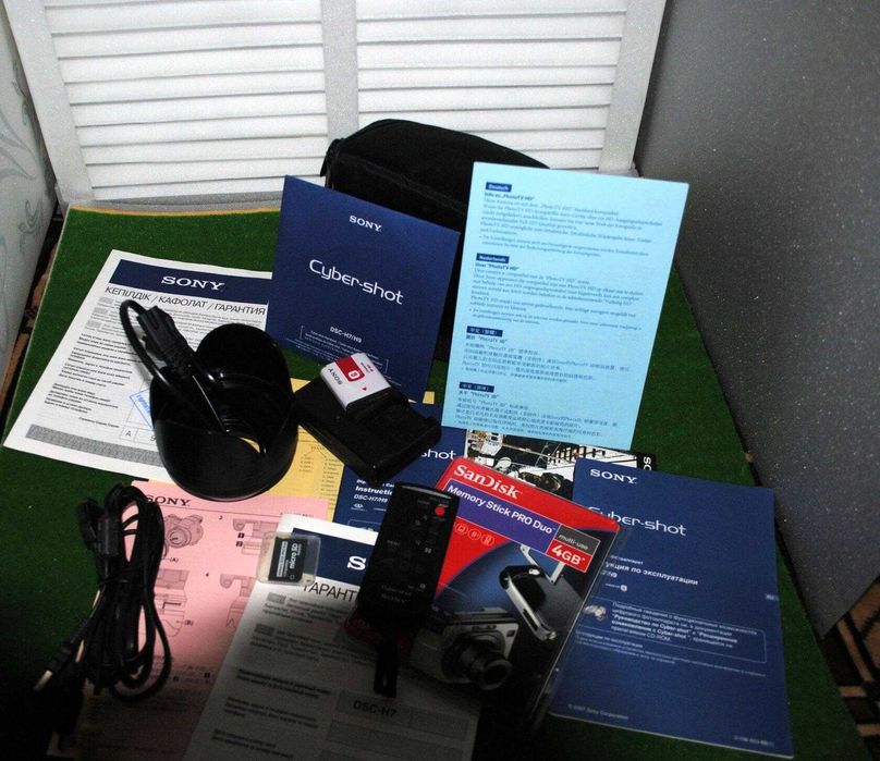 Продам полупрофессиональный цифровой фотоаппарат Sony