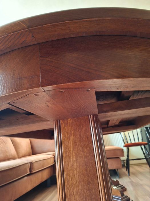 Продавам маса дъбова.