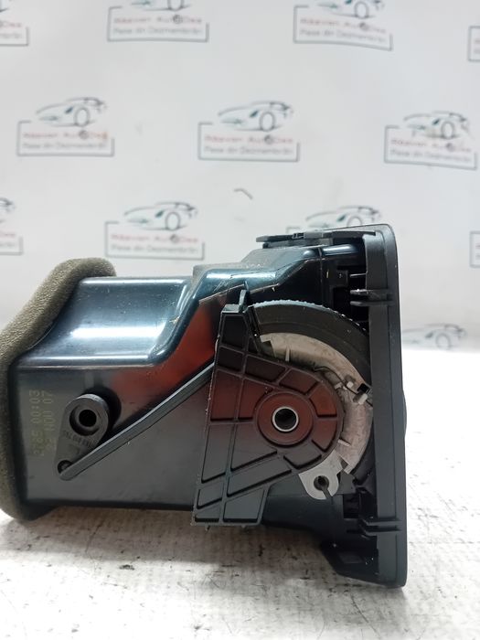 grila ventilatie stanga  volkswagen golf 5 2006