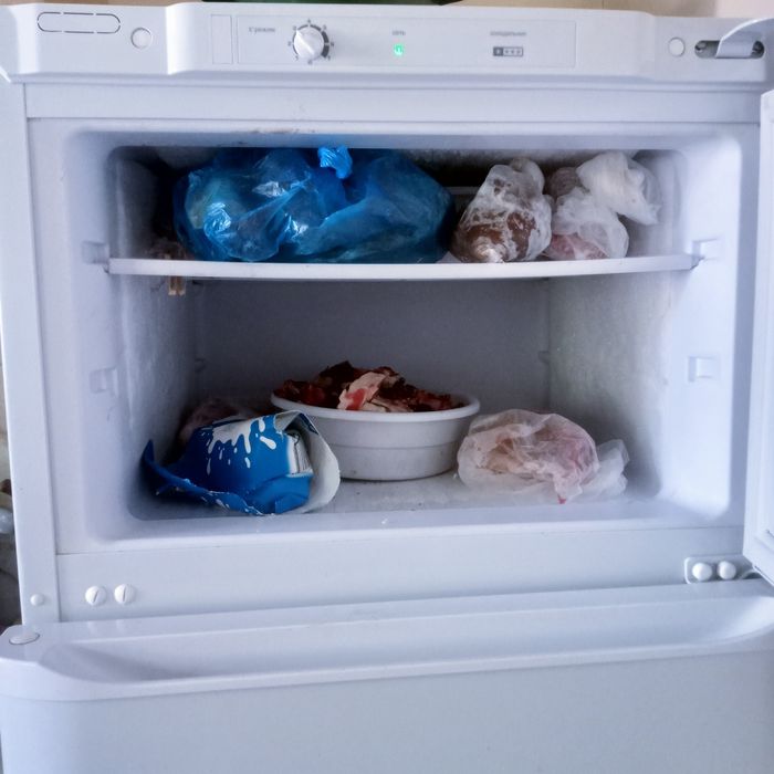 Продается холодильник Бирюса. Muzlatgich sotiladi