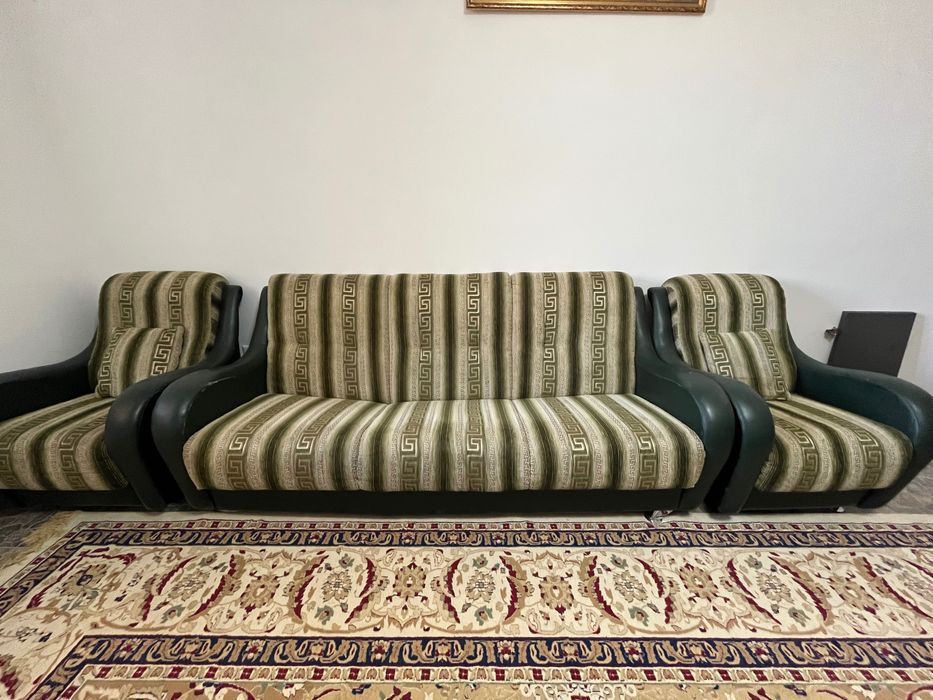 Диван с двумя креслами