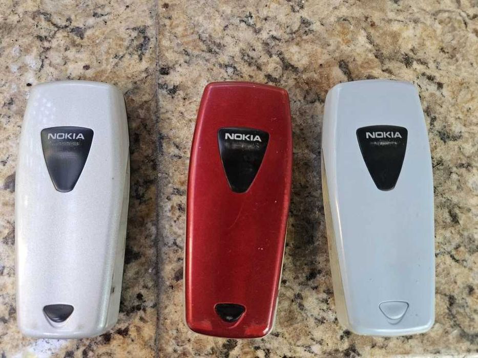 Nokia 3510 + incarcator , liber de retea .