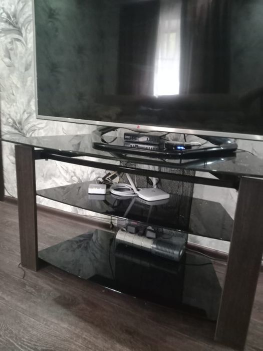 Продам тумбу под телевизор