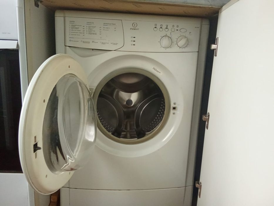 Продам стиральную машину Indesit