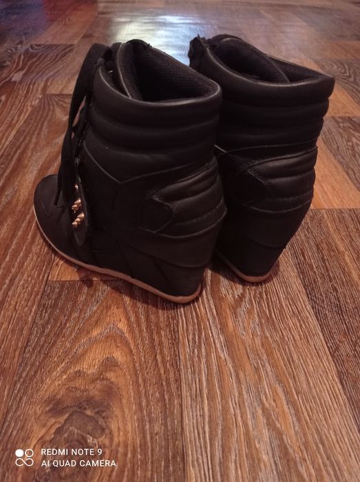 Женские ботинки 38 размер
