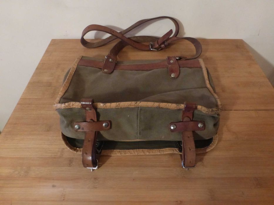 Туристическа брезентова чанта с кожена презрамка и каишки 1970 г