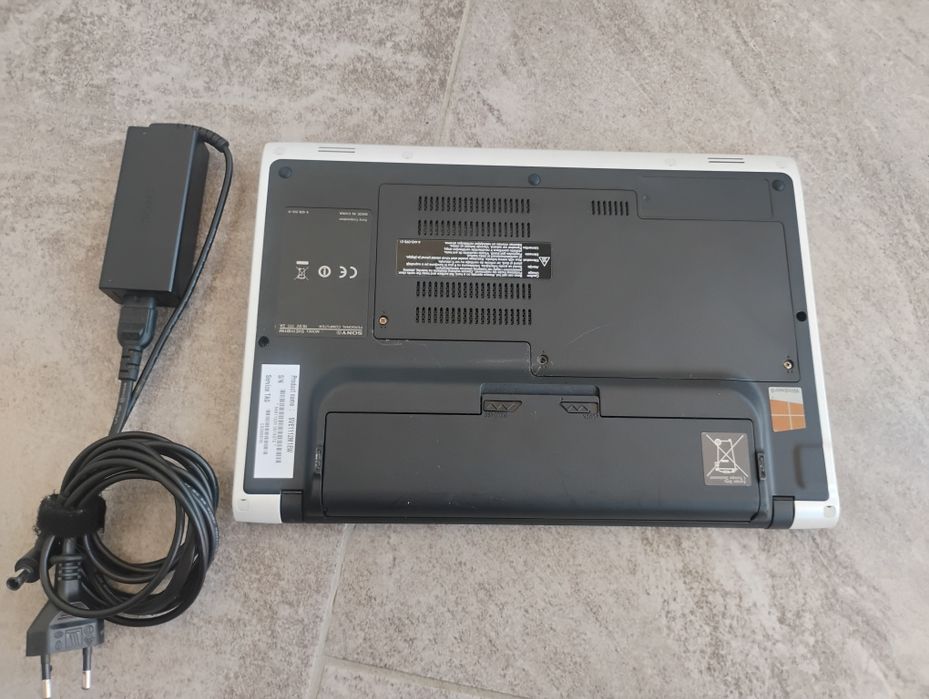 Sony Vaio HD perfect funcțional.Schimb cu consola jocuri.