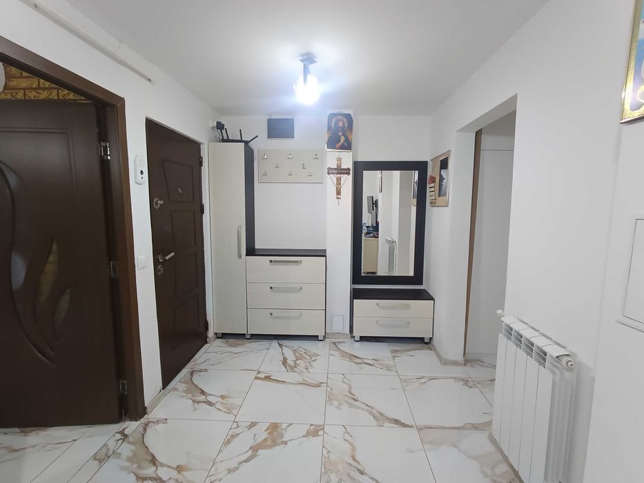 De vanzare apartament 3 camere