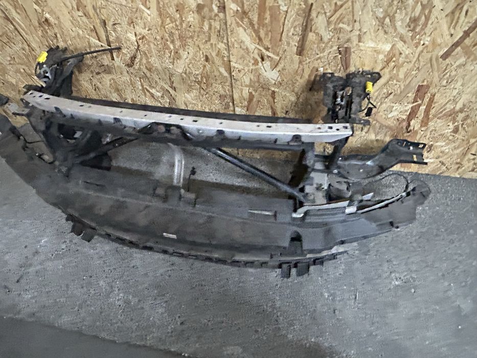 Trager / Tragher bmw G30 G31 Armatura / suport far / traversa