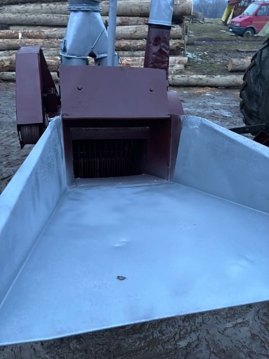 Moara cu ciclon si ciocanele dupa tractor