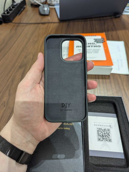 Чехол с вашим фото ePaper color iphone 16 pro