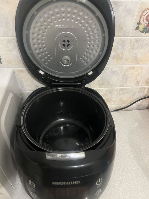 Срочно продаю мультиварку