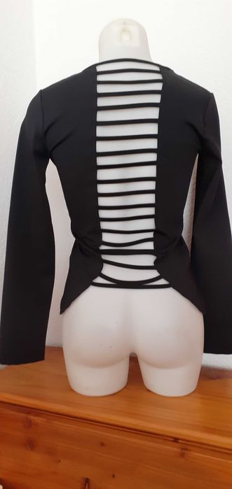 Къси панталони и официална блуза