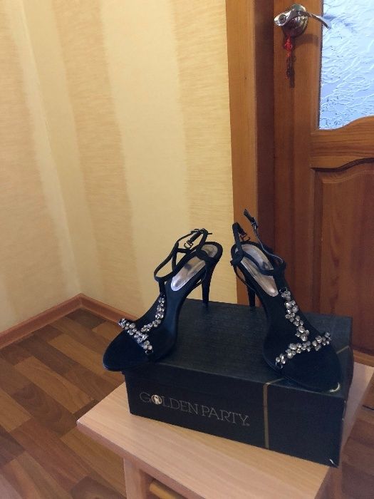 Продам летние босоножки 38 размера