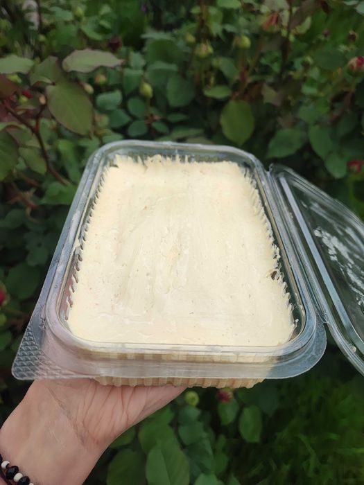 Smântână și unt din lapte de vacă