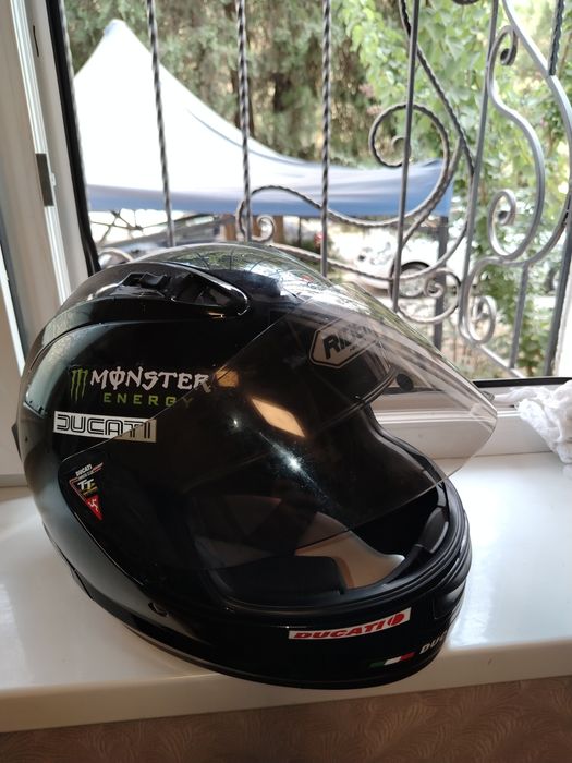 Мото  профессиональный шлем  от  Ducati