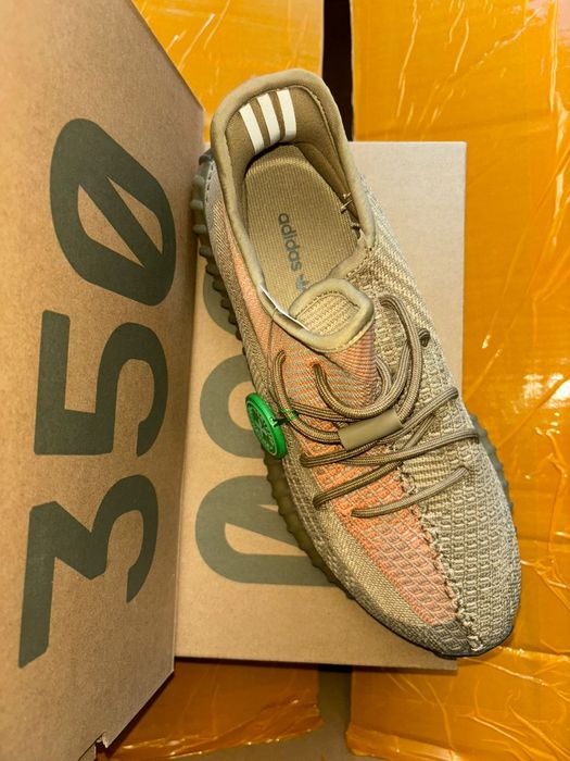 Adidas yeezy boost 350 v2.,