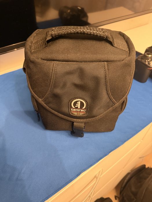 Kit aparat foto Nikon D3000 + accesorii