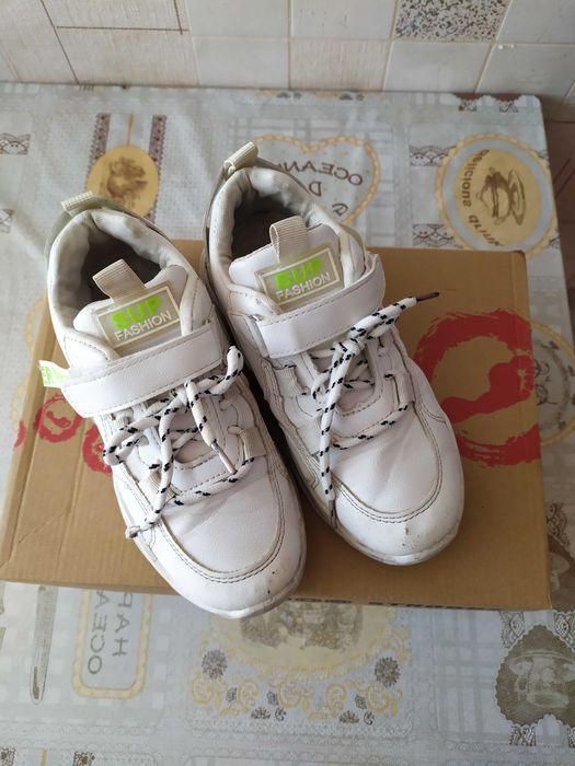 Детские кроссовки размер 34