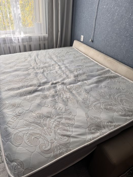 Матрас на двухспальный кровать 160х180