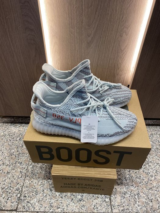 Yeezy boost 350v2 Blue tint